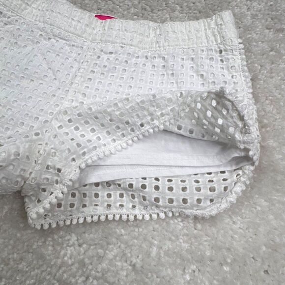 Lilly Pulitzer White Eyelet Short Pull On - Picture 6 of 9